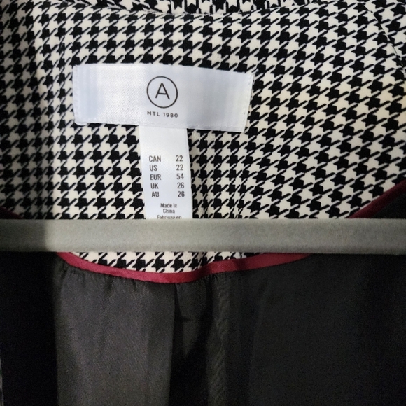 Black and white, houndstooth blazer - Picture 5 of 6